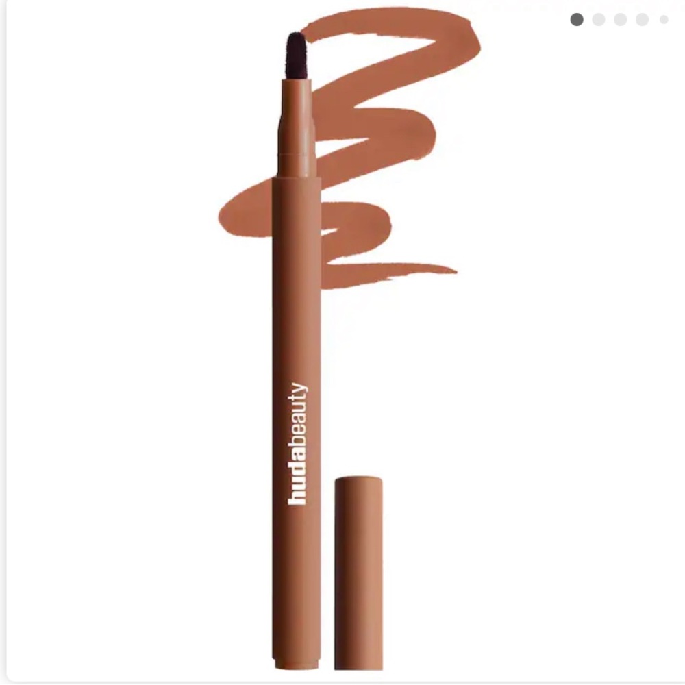 Huda Beauty lip contour stain
